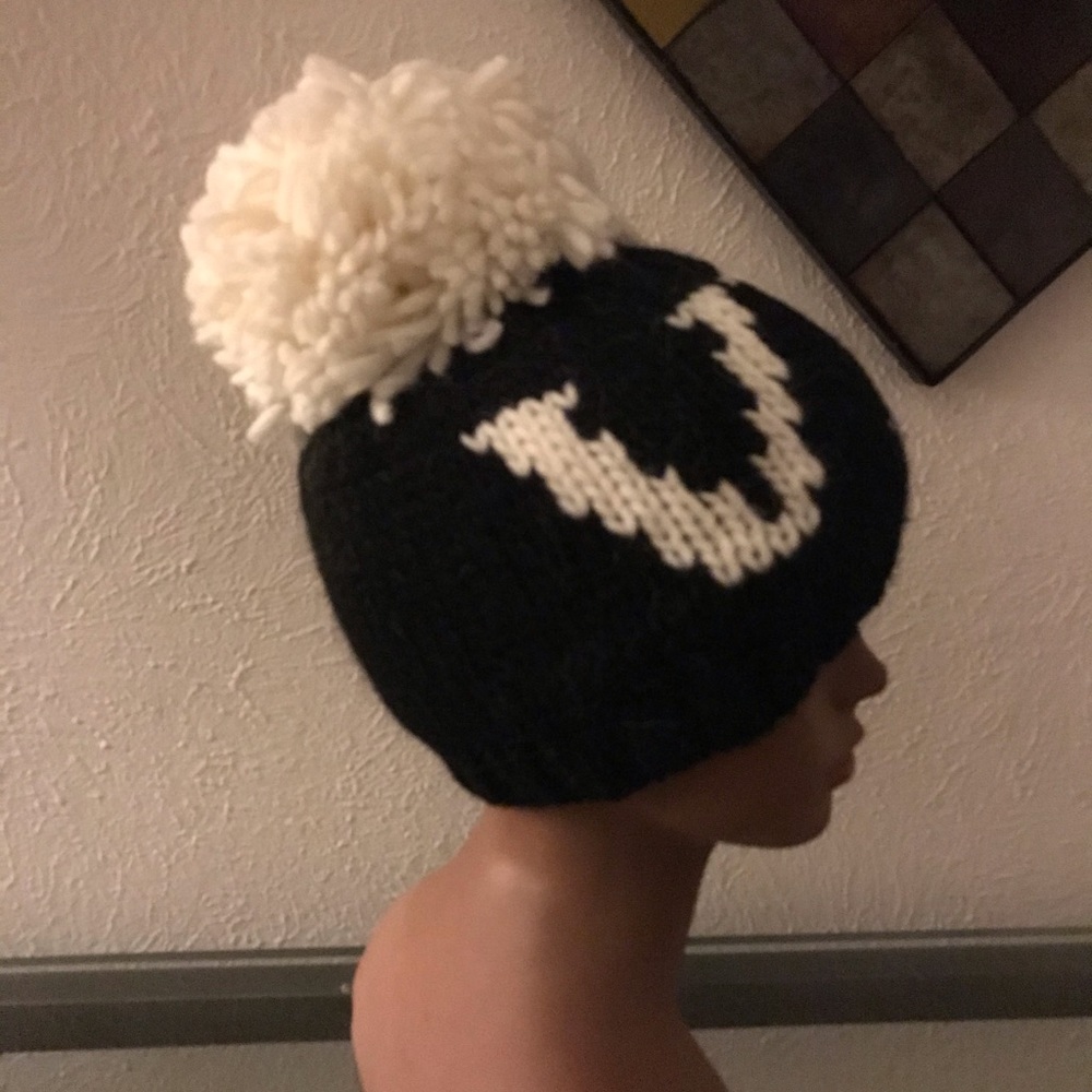 V.I.P. Beanie hat - Picture 2 of 4